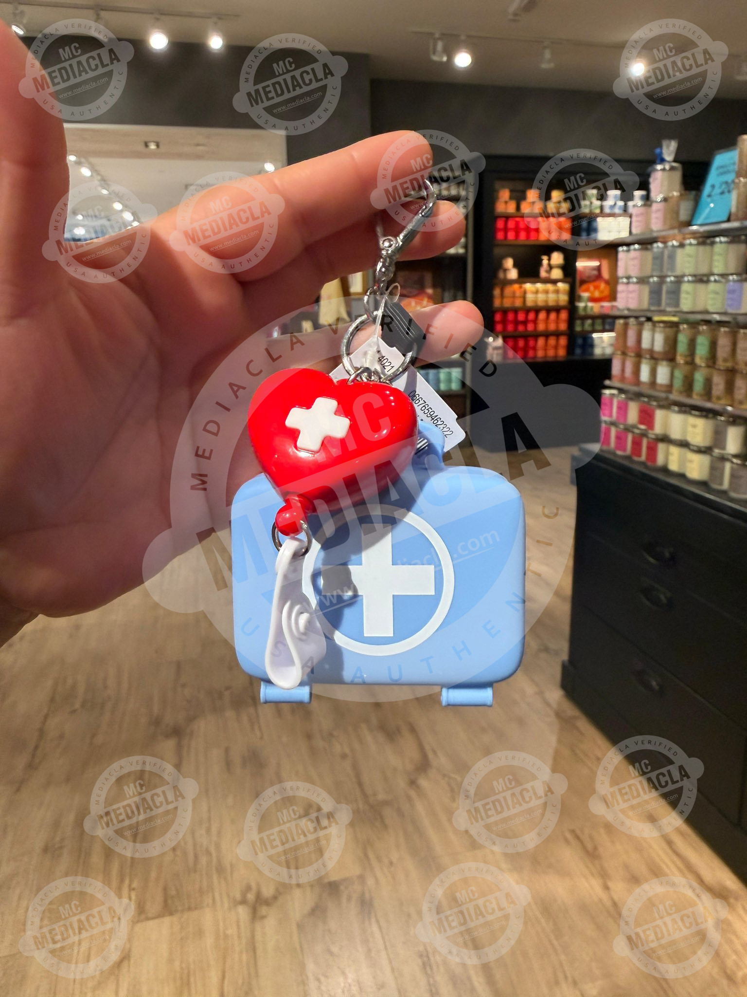 🧴 Porta Gel Antibacterial Maleta Médica – Llavero Práctico