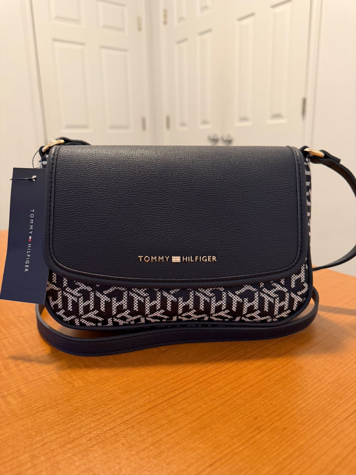 CROSS BODY PEQUEÑO TH COLOR AZUL