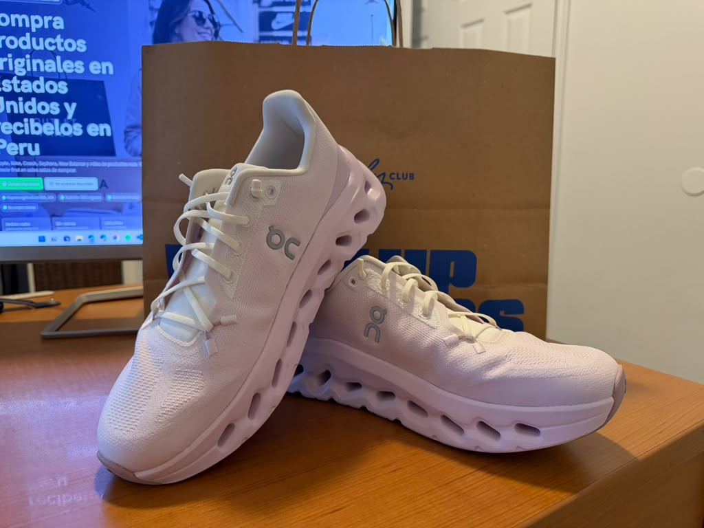 ZAPATILLA ON CLOUDTILT ATHLETIC SNEAKER COLOR MORADO TALLA 9.5 DE 26.5 CM