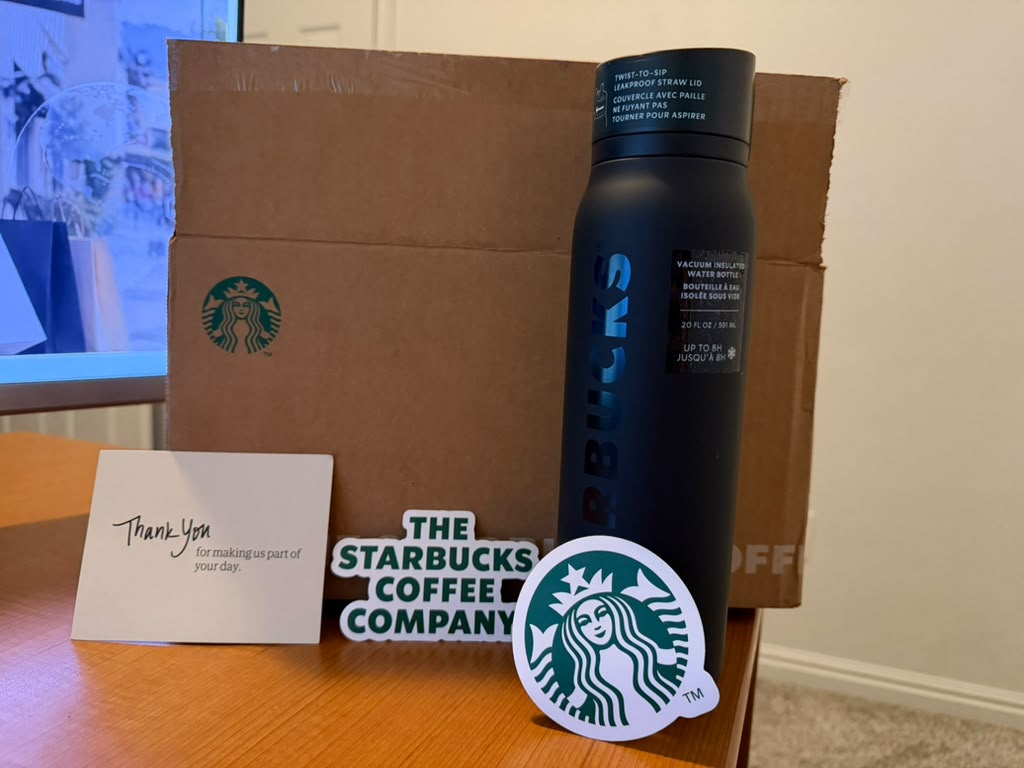 Starbucks® Stainless Steel Twist-to-Sip Water Bottle Black / 20 oz