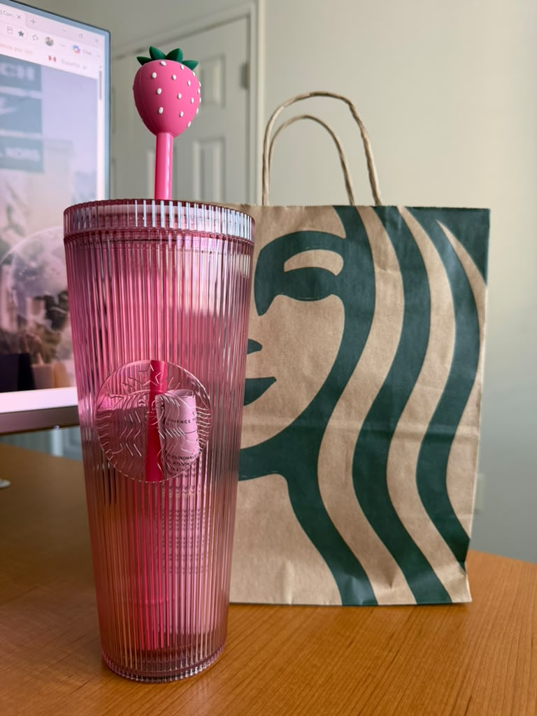 Pink Pleated Plastic Cold Cup - 20 oz capacity