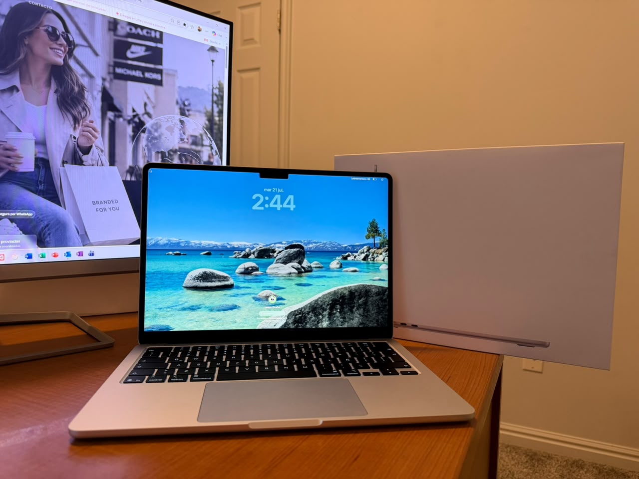 MACBOOK AIR 13-INCH IN SILVER WITH M5 CHIP AND SPANISH (LATIN AMERICA) BLACK MAGIC KEYBOARD WHIT TOUCH ID