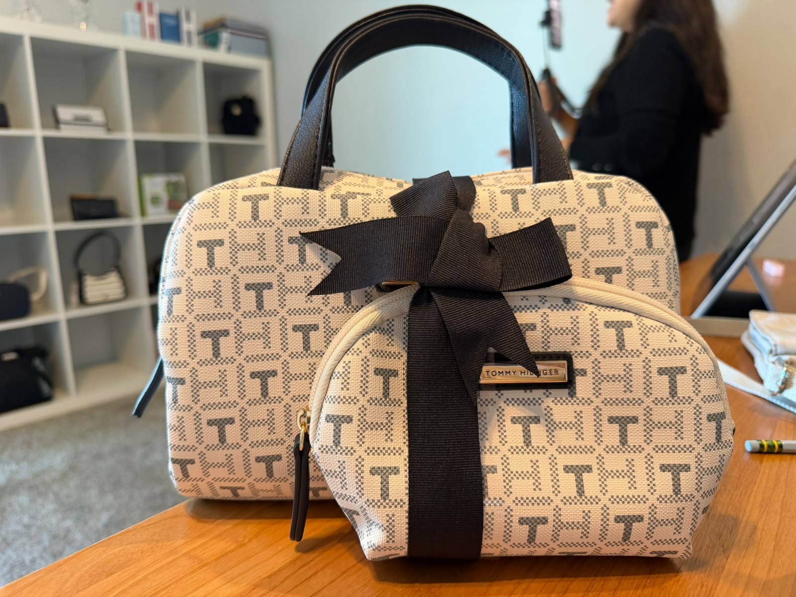BOLSO DOS PIEZAS TOMMY HILFIGER TH 2PC STECHL WHT/G