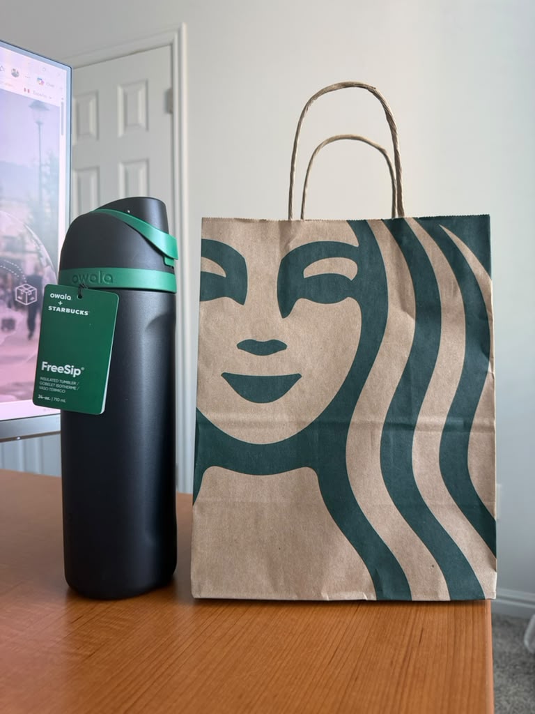 Owala + Starbucks color negro y franjas verde