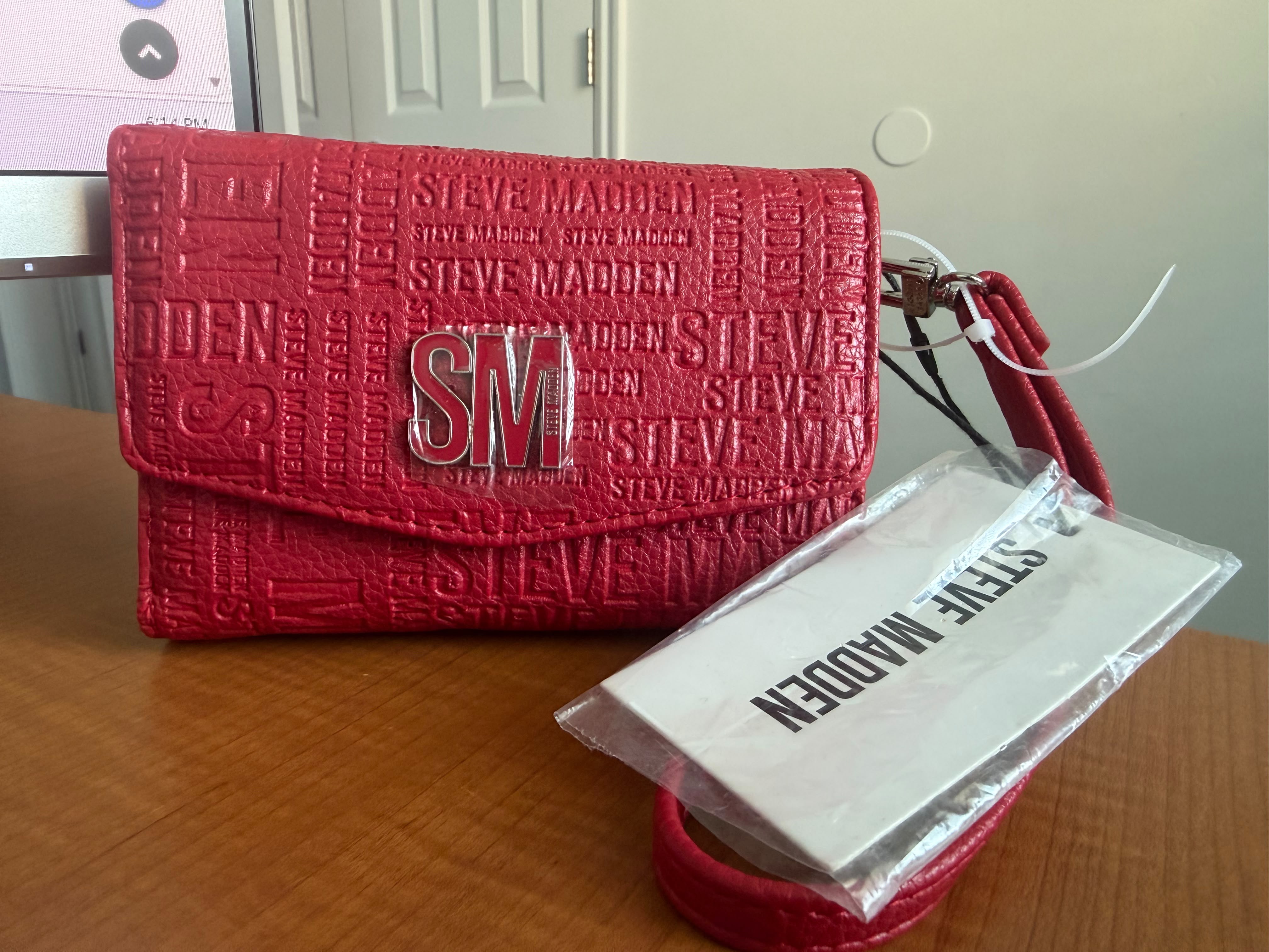 Billetera roja Steve Madden tres cuerpos