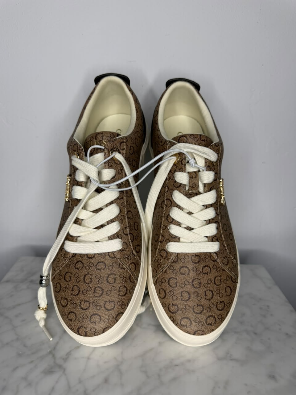 zapatos monograma logo guess talla 10