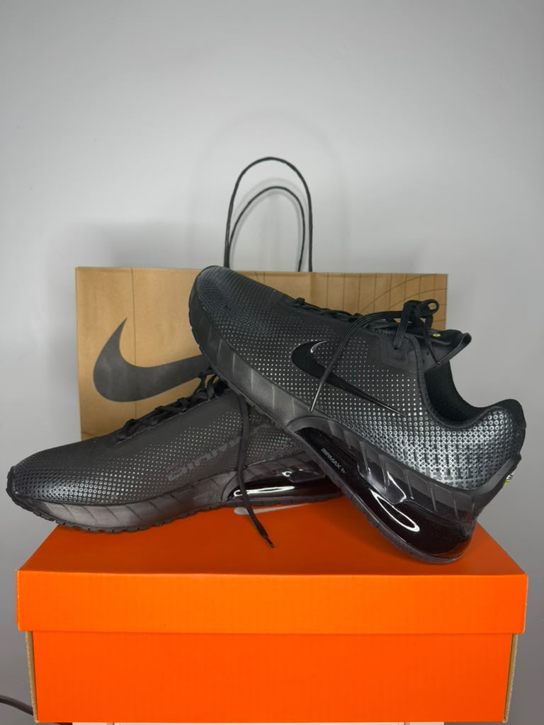 ZAPATILLA NIKE COLOR NEGRO TALLA 10.5